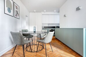 Dining - Blueground | Bastille, facing garden, nr Le Marais (Paris)