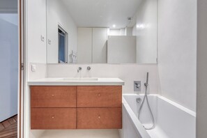 Hårføner og håndklær