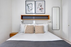 3 habitaciones, tabla de planchar con plancha, wifi y ropa de cama 