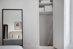 1 chambre, fer et planche à repasser, Wi-Fi, draps fournis