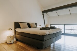 3 slaapkamers, een bureau, een strijkplank/strijkijzer, wifi