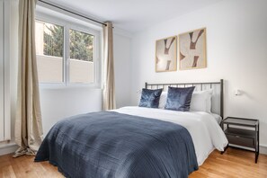 2 chambres, fer et planche à repasser, Wi-Fi, draps fournis