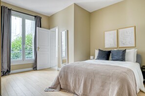 3 habitaciones, tabla de planchar con plancha, wifi y ropa de cama 