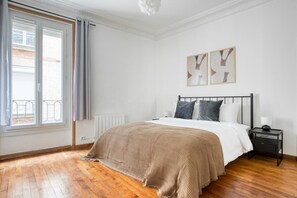 2 bedrooms, iron/ironing board, WiFi, bed sheets