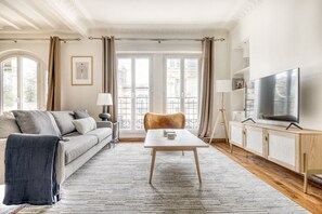 Télévision, chaîne hi-fi