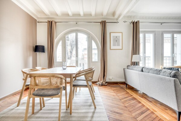 Télévision, chaîne hi-fi