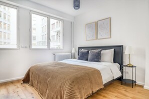 Iron/ironing board, WiFi, bed sheets - Blueground | Champs Elysées, concierge & elevator (Paris)
