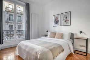3 bedrooms, iron/ironing board, WiFi, bed sheets - Blueground | Monceau, furnished, a/c, nr park (Paris)