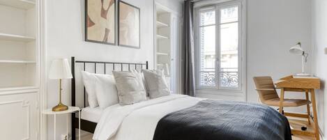 2 chambres, fer et planche à repasser, Wi-Fi, draps fournis