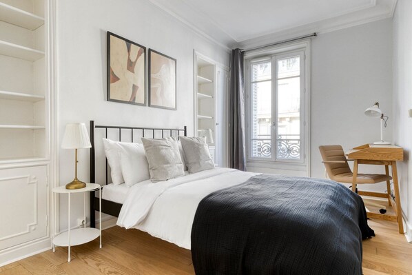 2 habitaciones, tabla de planchar con plancha, wifi y ropa de cama