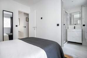 1 habitación, tabla de planchar con plancha, wifi y ropa de cama