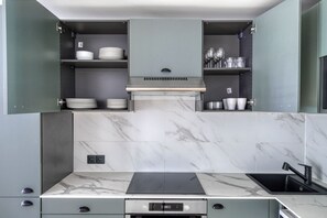 Refrigerador, microondas, horno, placa de cocina