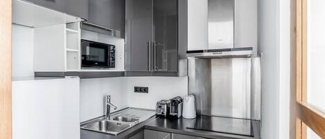 Refrigerador, microondas, parrilla de estufa y lavavajillas