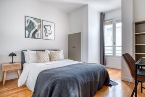 3 bedrooms, iron/ironing board, WiFi, bed sheets - Blueground | Saint Georges, nr Montmartre (Paris)