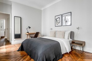 2 bedrooms, iron/ironing board, WiFi, bed sheets - Blueground | Arc de Triomphe, nr Elysées Palace (Paris)