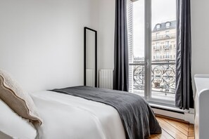 2 bedrooms, iron/ironing board, WiFi, bed sheets - Blueground | Arc de Triomphe, nr Elysées Palace (Paris)