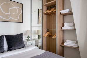 1 slaapkamer, een strijkplank/strijkijzer, wifi, beddengoed