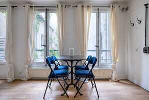 Dining - Blueground | Madeleine, nr Galeries Lafayette (Paris)