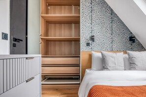 1 bedroom, iron/ironing board, WiFi, bed sheets - Blueground | Maie du 16eme, nr Trocadéro Palace (Paris)