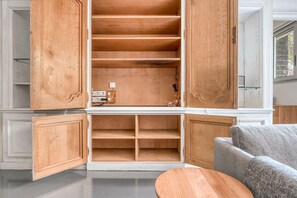 Interior - Blueground | Invalides, balcony, nr Seine (Paris)