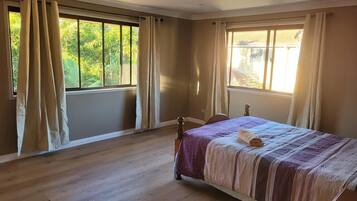 6 bedrooms, WiFi, bed sheets