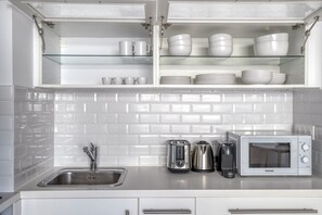 Fridge, microwave, stovetop, cookware/dishes/utensils - Blueground | Europe, elevator, nr Parc de Monceau (Paris)