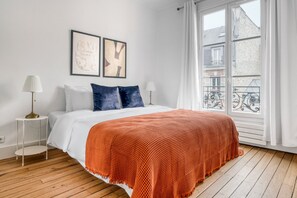 3 slaapkamers, een strijkplank/strijkijzer, wifi, beddengoed