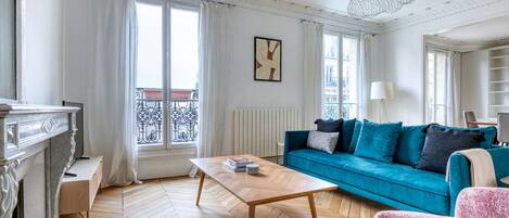 Fernseher, Stereoanlage