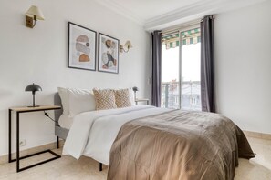 3 slaapkamers, een strijkplank/strijkijzer, wifi, beddengoed
