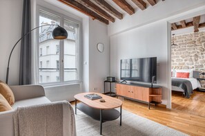 Fernseher, Stereoanlage