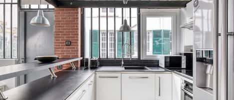 Fridge, microwave, oven, stovetop