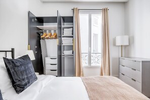 2 chambres, fer et planche à repasser, Wi-Fi, draps fournis