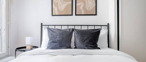 3 bedrooms, iron/ironing board, WiFi, bed sheets