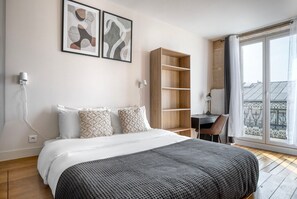 1 chambre, fer et planche à repasser, Wi-Fi, draps fournis
