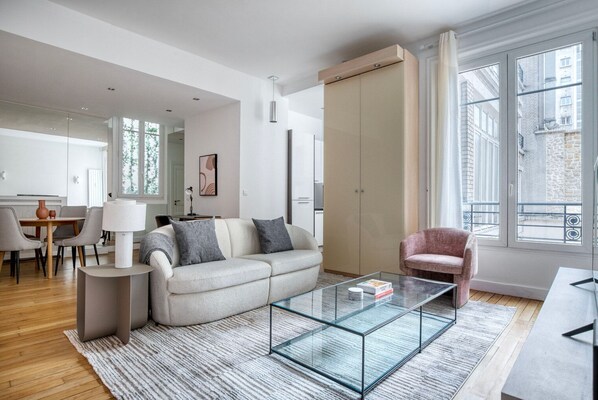 TV, stereo - Blueground | Ranelagh, nr embassies (Paris)