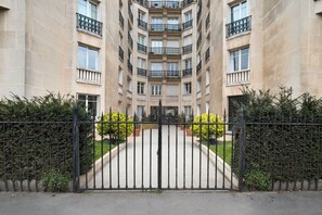 Exterior - Blueground | Ranelagh, nr embassies (Paris)