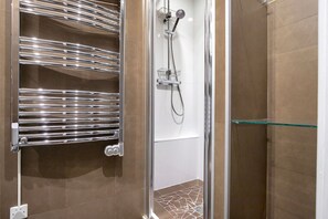 Hair dryer, towels - Blueground | Ranelagh, nr embassies (Paris)