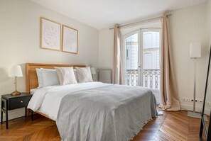 2 chambres, fer et planche à repasser, Wi-Fi, draps fournis