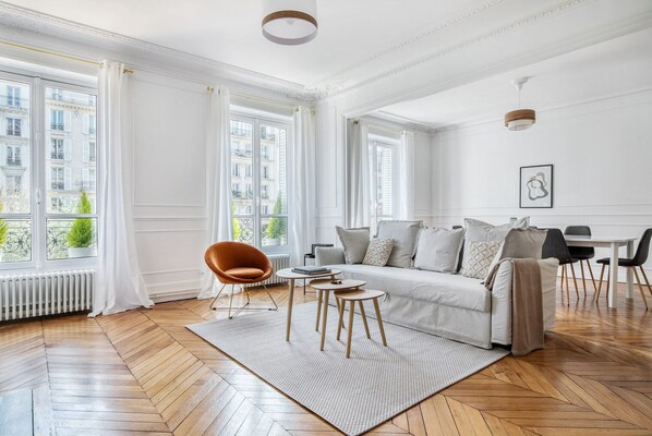 TV, stereo - Blueground | Pereire, nr Parc Monceau (Paris)