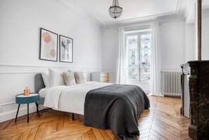 2 bedrooms, iron/ironing board, WiFi, bed sheets - Blueground | Pereire, nr Parc Monceau (Paris)