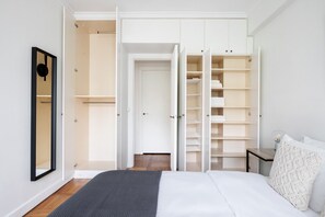 2 bedrooms, iron/ironing board, WiFi, bed sheets - Blueground | Trocadero, concierge, nr Eiffel Tower (Paris)