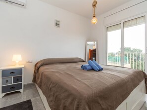 5 chambres, bureau, accès Internet