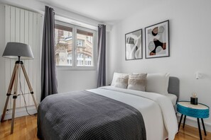 2 bedrooms, iron/ironing board, WiFi, bed sheets - Blueground | Villiers, elevator, nr shopping (Paris)