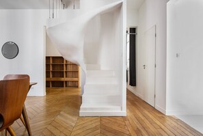 Interior - Blueground | Porte Dauphine, balcony, nr embassies (Paris)