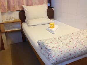 Economy Double Room | Desk, laptop workspace, soundproofing, free WiFi