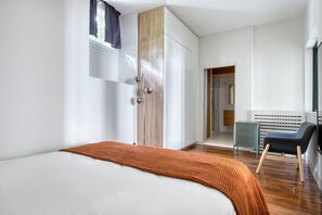 1 habitación, tabla de planchar con plancha, wifi y ropa de cama 