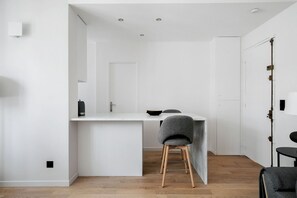 Interior - Blueground | Monceau, close to park (Paris)