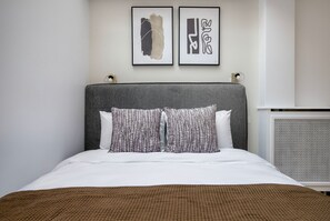 1 bedroom, iron/ironing board, WiFi, bed sheets - Blueground | Luxembourg, balcony, nr garden (Paris)