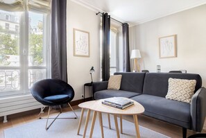 Télévision, chaîne hi-fi