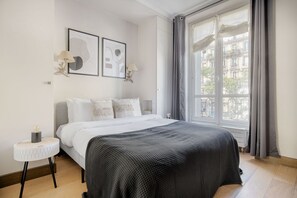 2 chambres, fer et planche à repasser, Wi-Fi, draps fournis